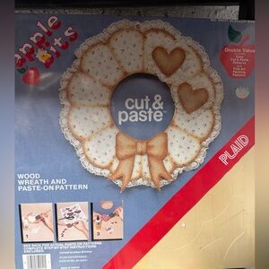 Vintage Plaid Cut & Paste Apple Bits Craft Kit Scallop Wood Wreath Pattern 59251